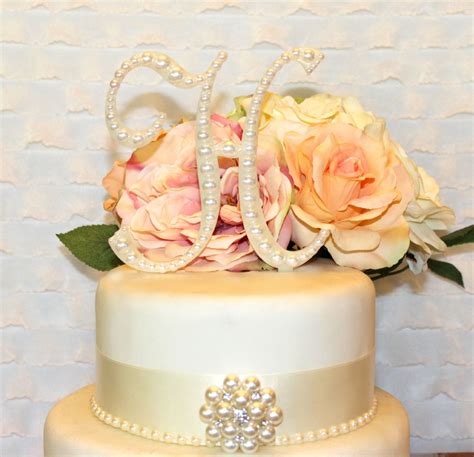 Pearl Cake Topper Decorated With A Single Line By Initialmoments 25