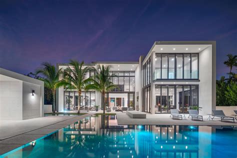 New Modern Mansion In Miami Beach Fl Video Tour In Comments Luxury Beach House Luxury Houses