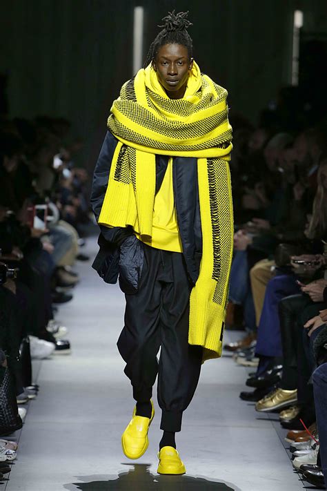 The first modest fashion designer on the show, bringing muslim fashion to american televisions and new york fashion week. Y-3 men fall-winter 2018-2019 fashion show