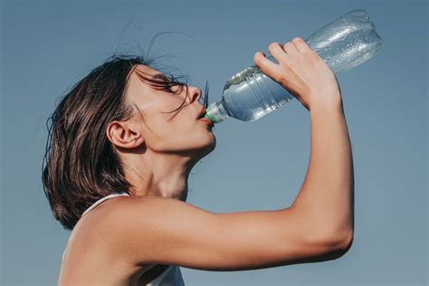Woman Drink Water After Sport On Nature Creative Commons Bilder