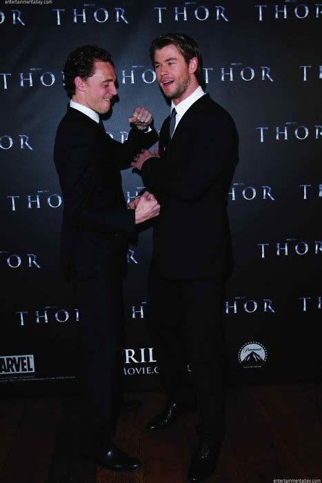 tom hiddleston and chris hemsworth tom hiddleston photo 25615823 fanpop