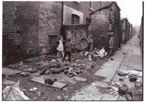 25 Pictures That Show Brutal Reality Of Poverty In 1960s And 1970s Manchester And Salford