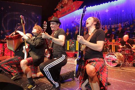Köln Kult Band Brings Tanzt 2022 Mit Fans In Lanxess Arena In Den Mai