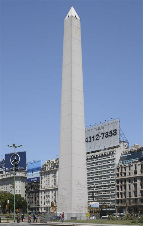 O obelisco de buenos aires é um monumento histórico que foi erguido em comemoração aos 400 anos da cidade. File:El obelisco - Buenos Aires - Argentina.jpg ...