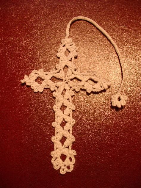 I used aunt lydia's crochet thread and a size d hook. Shirley's Salad: December 2010 | Crochet bookmarks free patterns, Crochet cross, Crochet ...