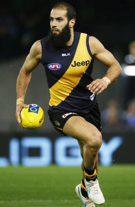 Ertesi yıl, houli afl under 18 championships'te victoria metropolitan bölgesi tarafını temsil etmek üzere seçildi , ancak sonuçta bir sırt kırığı ile. Bachar Houli hopes new academy can lead to more Muslim ...