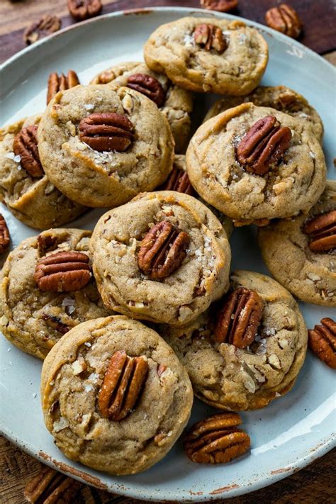 Set your oven to 300 degrees and line a baking sheet with parchment paper. Pin by juliey2bj4c on Christmas in 2020 | Butter pecan ...
