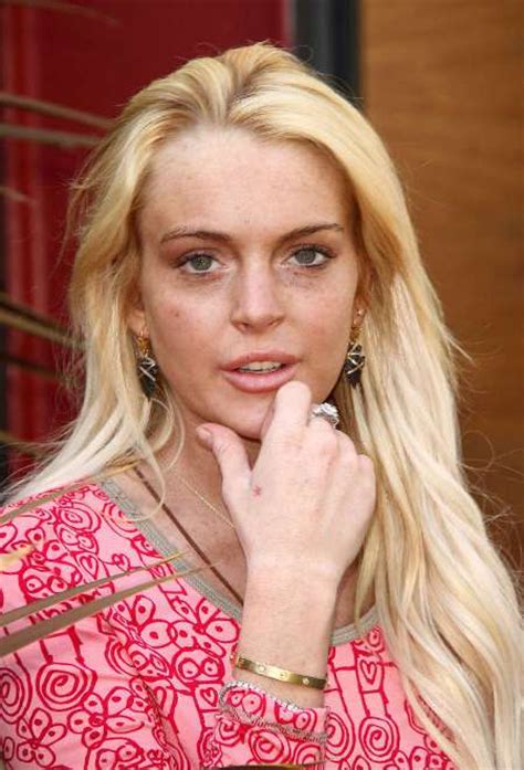 lindsay lohan avoids charges in betty ford assault case