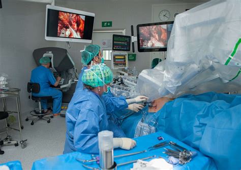 Prostatectomía radical Bellvitge extirpa la próstata a un paciente con cáncer mediante cirugía