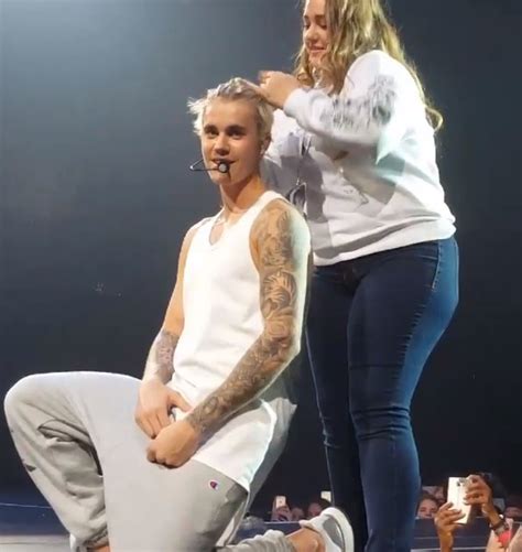 Watch Justin Bieber Gets A Fan On Stage On Tour To Tie His Man Bun For