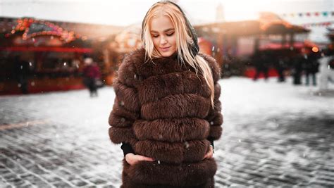 Alena Emelyanova Fur Coats Women Beautiful Woman Hairstyle Snow Blonde Winter Depth Of