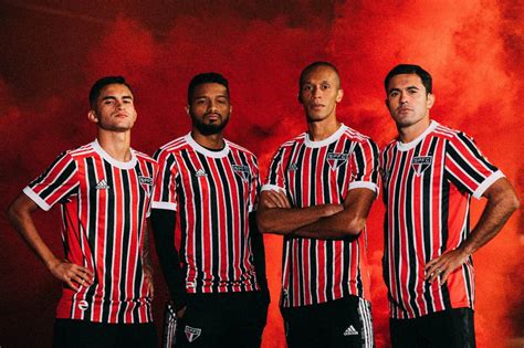 Aproveite o frete grátis pelo mercadolivre.com.br! Nova camisa listrada do São Paulo 2021-2022 Adidas ...