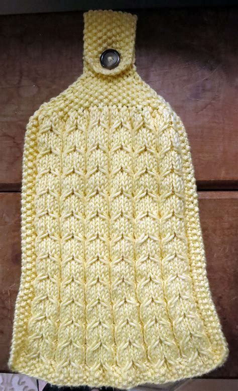 This pattern is available for free. Ravelry: Hanging with Hestia by Ela Steel | Dishcloth ...
