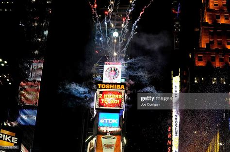 A View Of The Atmosphere During New Years Eve 2011 With Carson Daly