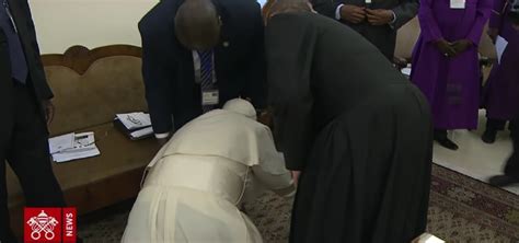 Papa Francesco Bacia Piedi Ai Leader Africani Caos Video Gesto Di
