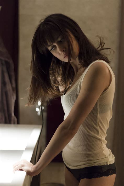 Bond Girl Olga Kurylenko Becomes The Professional PELIKULA MANIA