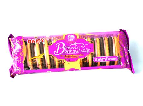 Daisy Black And White Biscuits Strawberry 130g Tfs Wholesalers