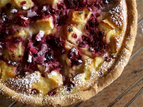 Une recette de tarte maison par sonia. Tarte rustique pommes poires - Recette par Chef Simon
