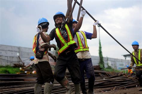 Filipino Construction Workers Asean Today