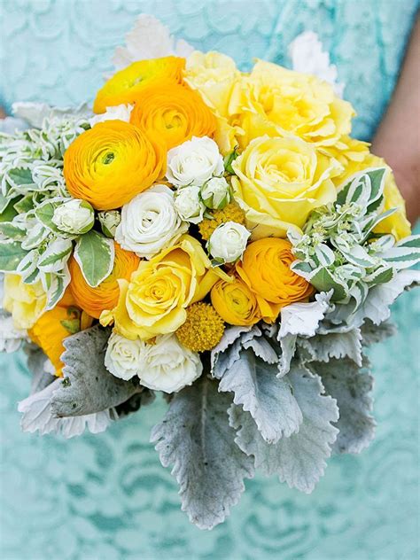 16 Ways To Use Ranunculus In Your Bouquet Ranunculus Wedding Bouquet
