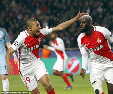 Kilians mbapē lotēns ir francijas futbolists, uzbrucējs, francijas futbola izlases dalībnieks. Irrepressible Mbappe leading rampant Monaco to new heights | Daily Mail Online