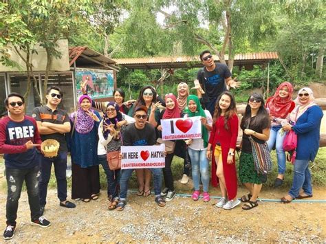 Kitorang sampai hotel dalam pukul 2.30 petang… kebiasaan kalau bercuti aku yang survey dan carikan hotel tapi kali ni urusan hotel semua miss permaisuri dengan kengkawan dia yang uruskan. MAHU PERCUTIAN PERCUMA KE HATYAI?