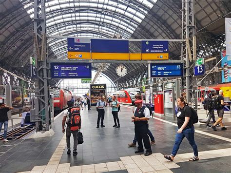 Frankfurt Central Station - SKYLINE ATLAS