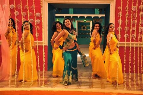Kajal Agarwal Latest Hot Navel Show Pics From All In All Azhagu Raja Movie Hot Blog Photos