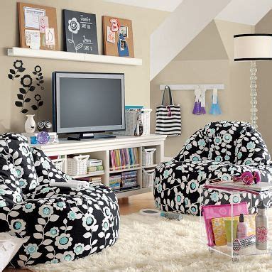 Teen boys are usually happy with any room featuring a large the designers of this teen space call this room the teenage video lounge. it is complete with making a game room is great for any teen hangout. Such a cute idea with the chairs! | Kids hangout room ...