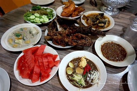 *untuk sewa lebih 7 hari > harga boleh runding *sila buat booking awal untuk mengelakkan kekecewaan. Perkhidmatan Kereta Sewa Mewah di Kelantan - Kereta Sewa ...