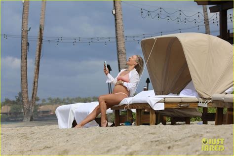 Brian Austin Green Pregnant Sharna Burgess Relax On The Beach In