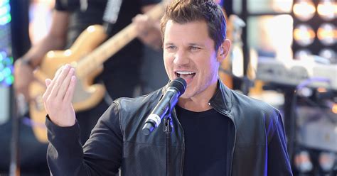 New Dad Nick Lachey To Sing At Reds Game