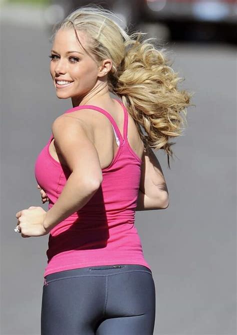 Kendra Wilkinson Pictures In An Infinite Scroll 585 Pictures