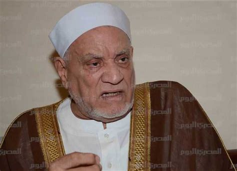 قال الدكتور أحمد عمر هاشم، عضو هيئة كبار العلماء ورئيس جامعة الأزهر الأسبق، إن زيارة أضرحة آل البيت وأولياء الله الصالحين والتوسل بهم في الدعاء لله أمر لا مانع فيه بإجماع جمهور. أحمد عمر هاشم يؤكد على تقديره لشيخ الأزهر ويكذب ما نشر ...