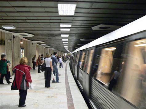 Cateva garnituri de metrou surprinse in garile din centrul bucurestiului in septembrie 2017. Cand va incepe constructia magistralei 6 de metrou, care leaga Gara de nord de Aeroportul ...