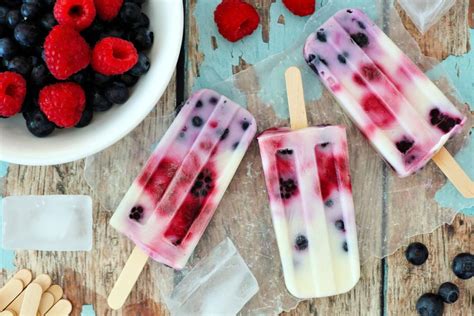 Paletas Heladas De Yogurt Con Frutas Perfectas Para El Calor