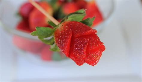 How To Make Easy Strawberry Roses Tutorial Divas Can Cook