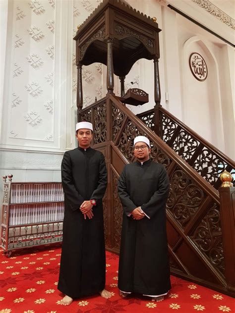 It is the second state mosque of selangor after sultan salahuddin abdul aziz shah mosque in section 14. Imam Thobe or Jubah Imam Coat Utk Masjid Tengku Ampuan ...