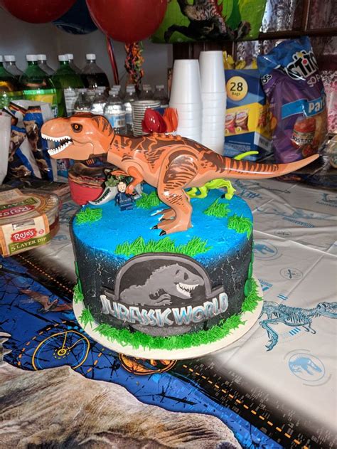 Jurassic World Cake In 2020 Jurassic World Cake Cake