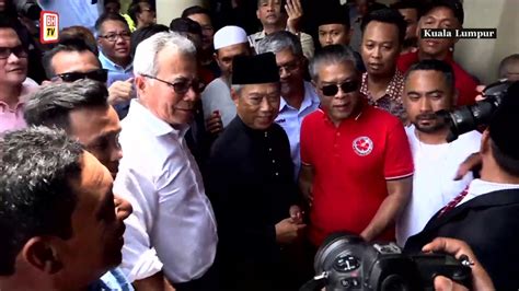 Deputy prime minister tan sri muhyiddin yassin says he is a malay first but that does not mean that he is not a malaysian at heart. LIVE Prime Minister, Tan Sri Muhyiddin Yassin, arrives ...