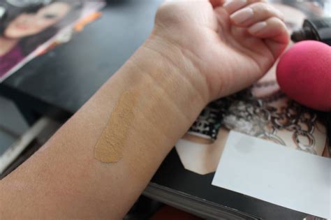 Laura Mercier Smooth Finish Flawless Fluide Dusk Foundation Review