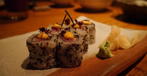Make this iconic and delicious tekka maki (tuna roll) at home in a few easy steps! Spicy Tuna Maki - AMG Realty