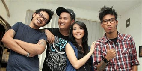 G c hingga suasana begitu hangat. KUNCI GITAR LAST CHILD - SELURUH NAFAS INI Feat. Giselle