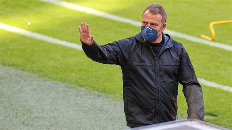 Der coach des fc bayern hat auch einen rat für die. Neue Sorgen beim FC Bayern vor Spiel gegen PSG: Hansi ...