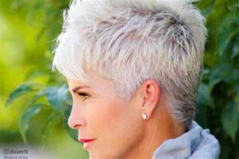 28 Stylish Wedge Haircuts For Women Over 60