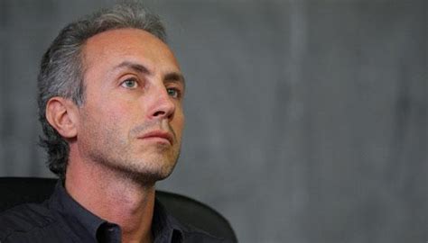 Da anni fare una critica a travaglio, nella mente di tanti suoi fan adoranti, equivale a schierarsi: Marco Travaglio a FQ: "L'Italia affossata da troppi ...
