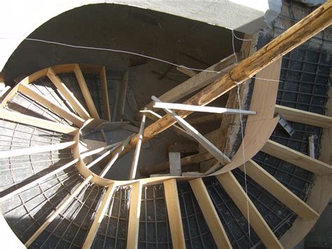 No es posible acceder a su interior. Foto: Trazo de Escalera de Caracol de Avacom #437379 ...