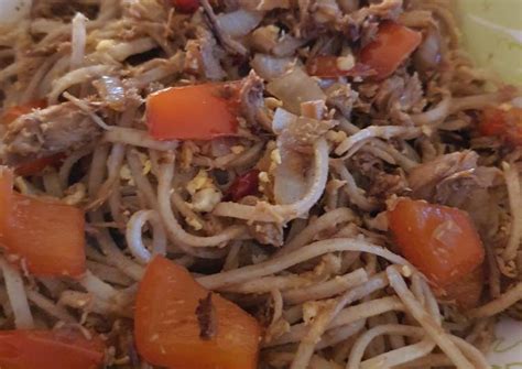 Firstly make the dressing by putting the anchovy fillets and garlic into a pestle and mortar and grounding it into a paste. Step-by-Step Guide to Prepare Crockpot Santa Fe Chili with ...