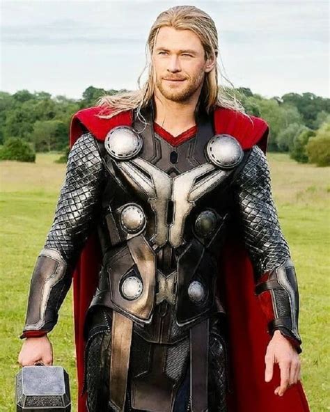 This hairstyle is pure texture, fluffy long hair on the top and sides. Top 30 Best Chris Hemsworth Long Hair | Amazing Chris ...