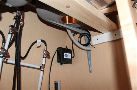 About 6% of these are kitchen sinks, 0% are bathroom sinks. undermount sink support